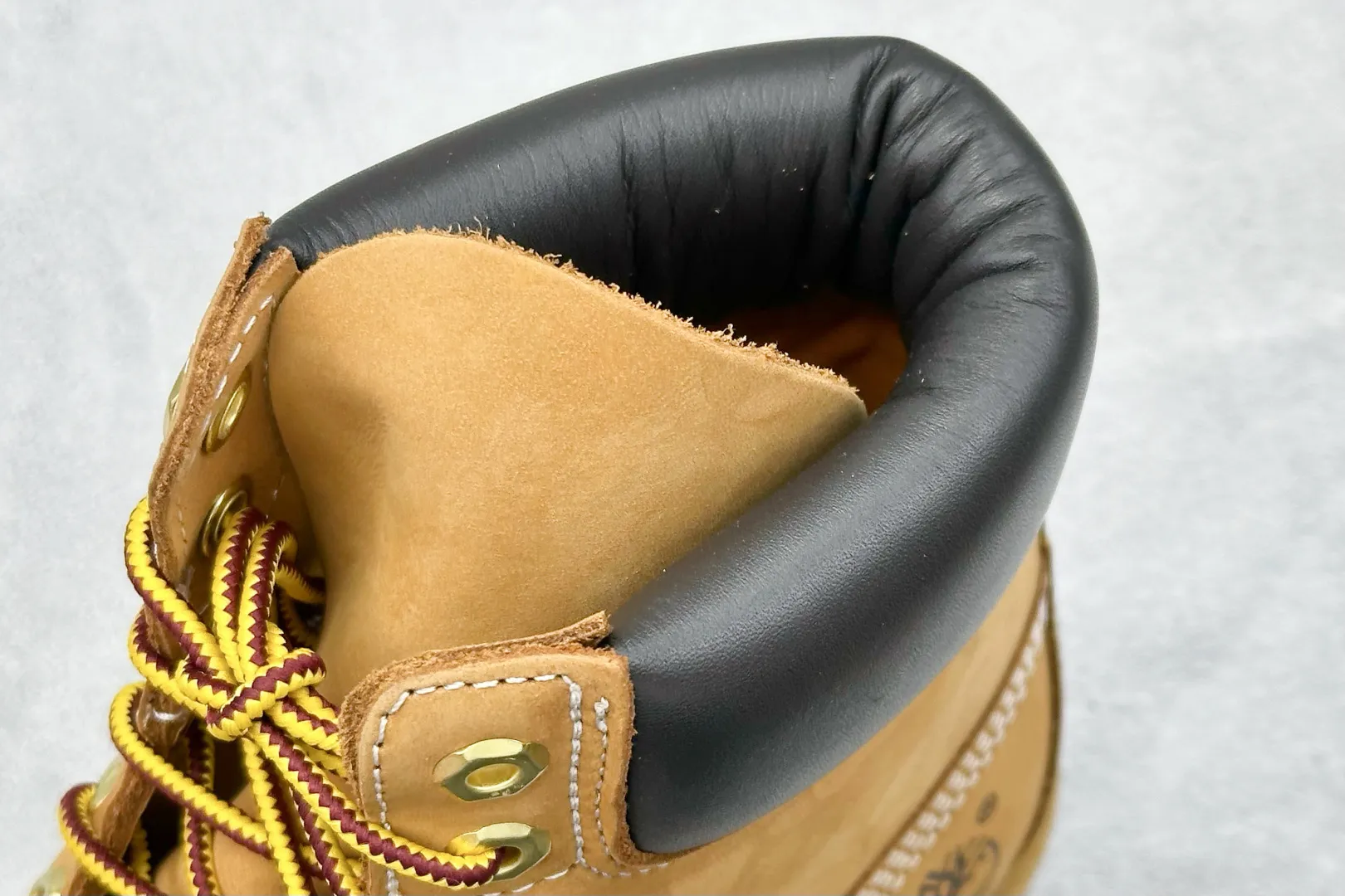 🐲💰 760 terminal store Top chip Timberland/Timberland outdoor mid-cut casual rhubarb boots series Guangdong factory quality Original box original packaging The fabric is made of Italian 🇮🇹 top frosted fine-grained cowhide with anti-odor and anti-corrosion genuine leather latex insoles to give you a perfect wearing experience High-quality and durable A must-have for sportsmen Specially designed to treat those who are not handsome High-quality feet feel first-class Size: 35.5-45 (leather shoe size)